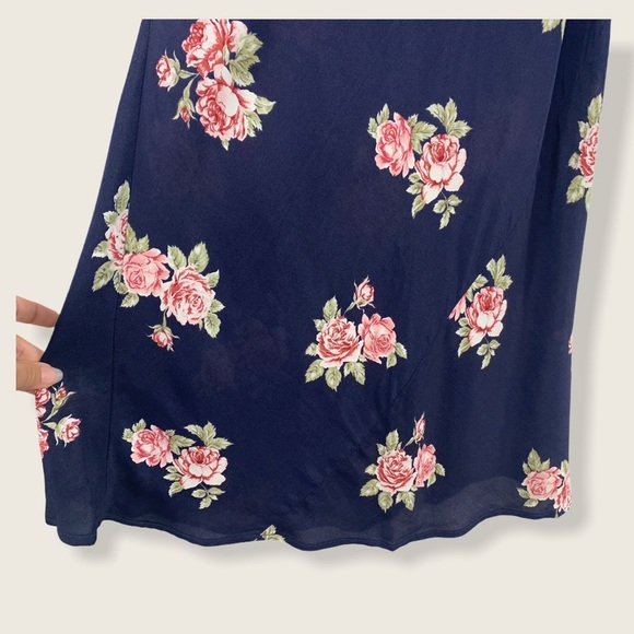 The Attic Floral Shift Dress - Picture 4 of 12